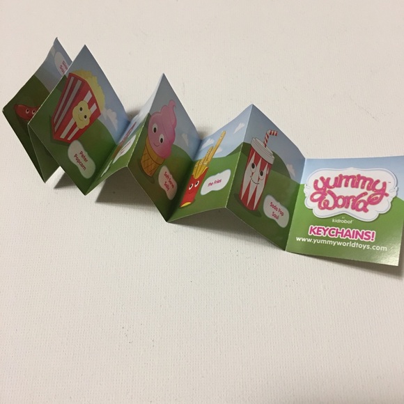 Kidrobot Vinyl Keychain - Picture 5 of 14